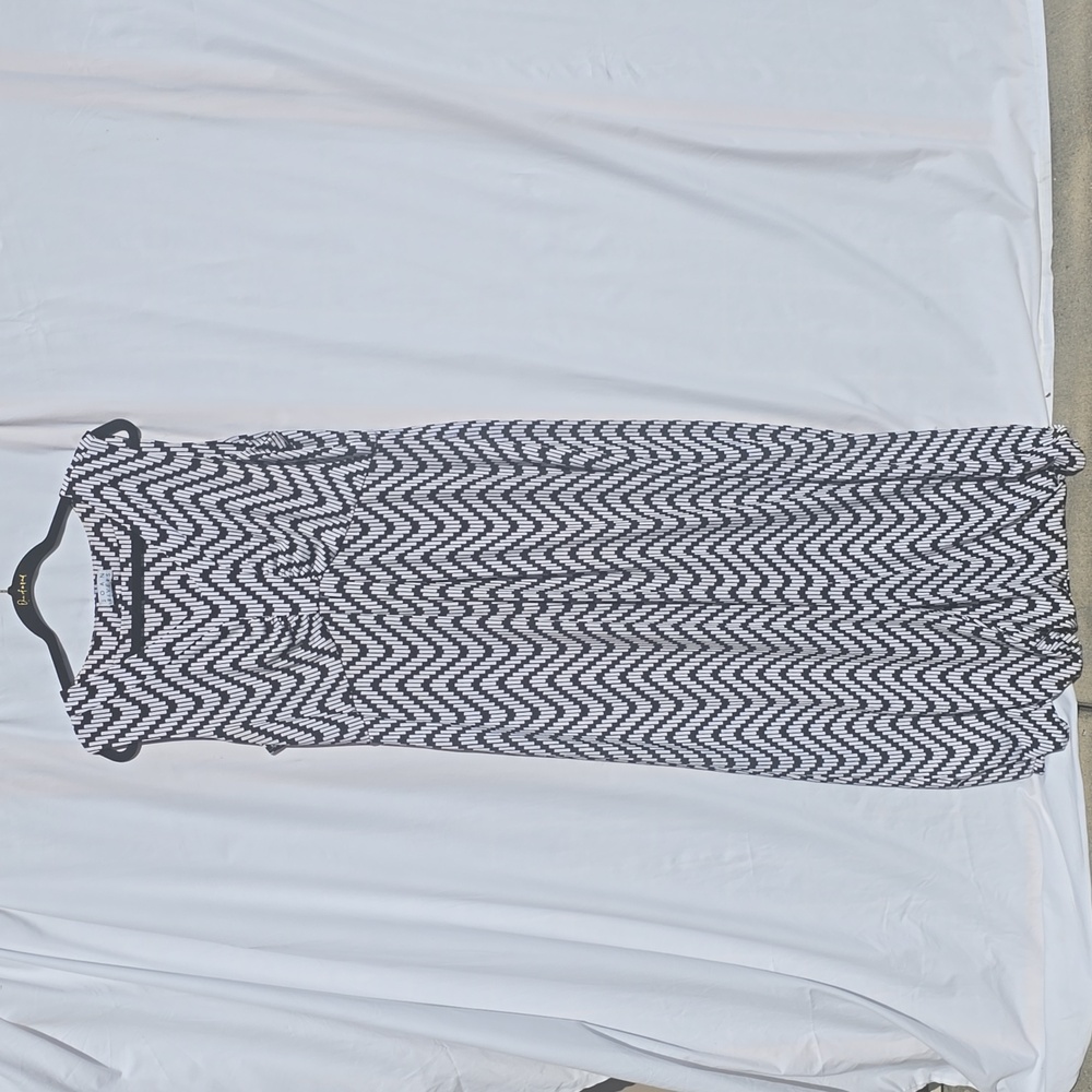 Joan Rivers Black & White Long Stretch Maxi Dress Sleeveless V Neck Size Medium